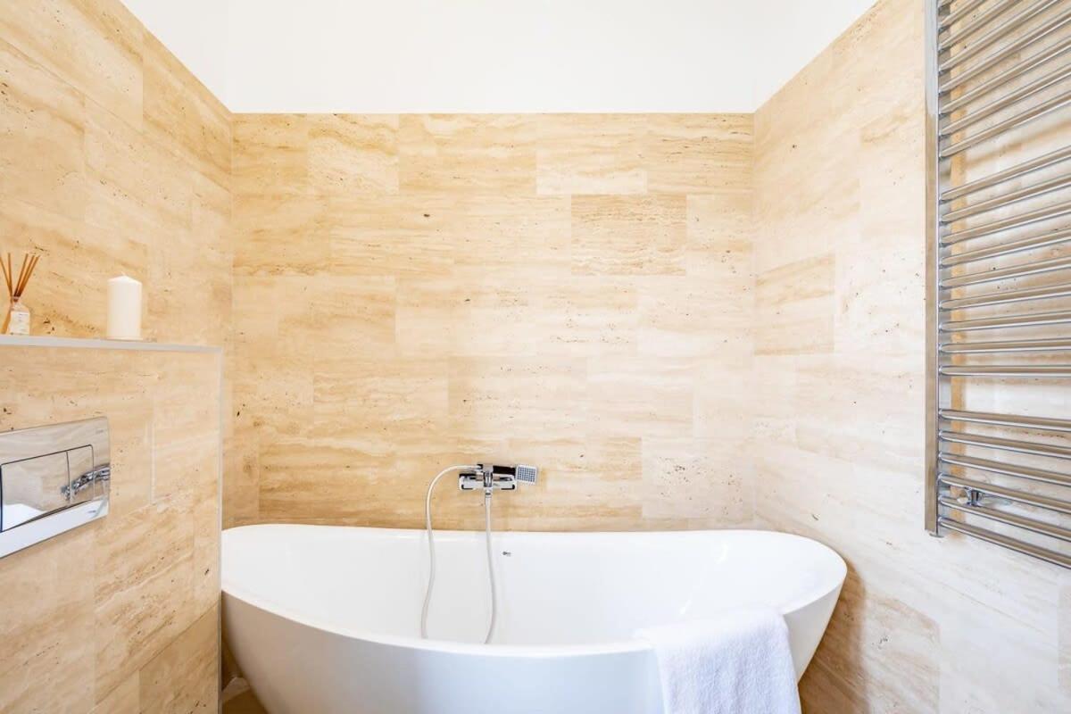 Splendid Perfectly Located Flat With Sauna Apartment Budapest Bagian luar foto