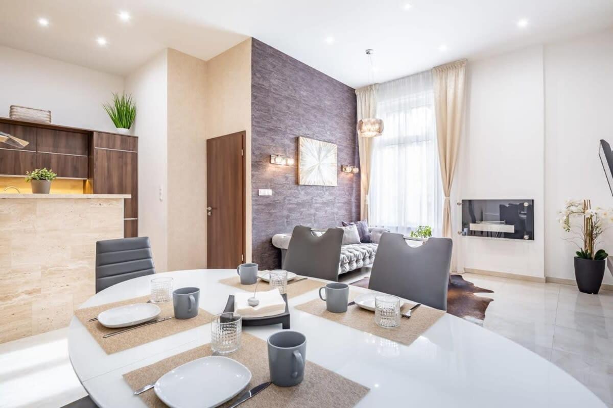 Splendid Perfectly Located Flat With Sauna Apartment Budapest Bagian luar foto