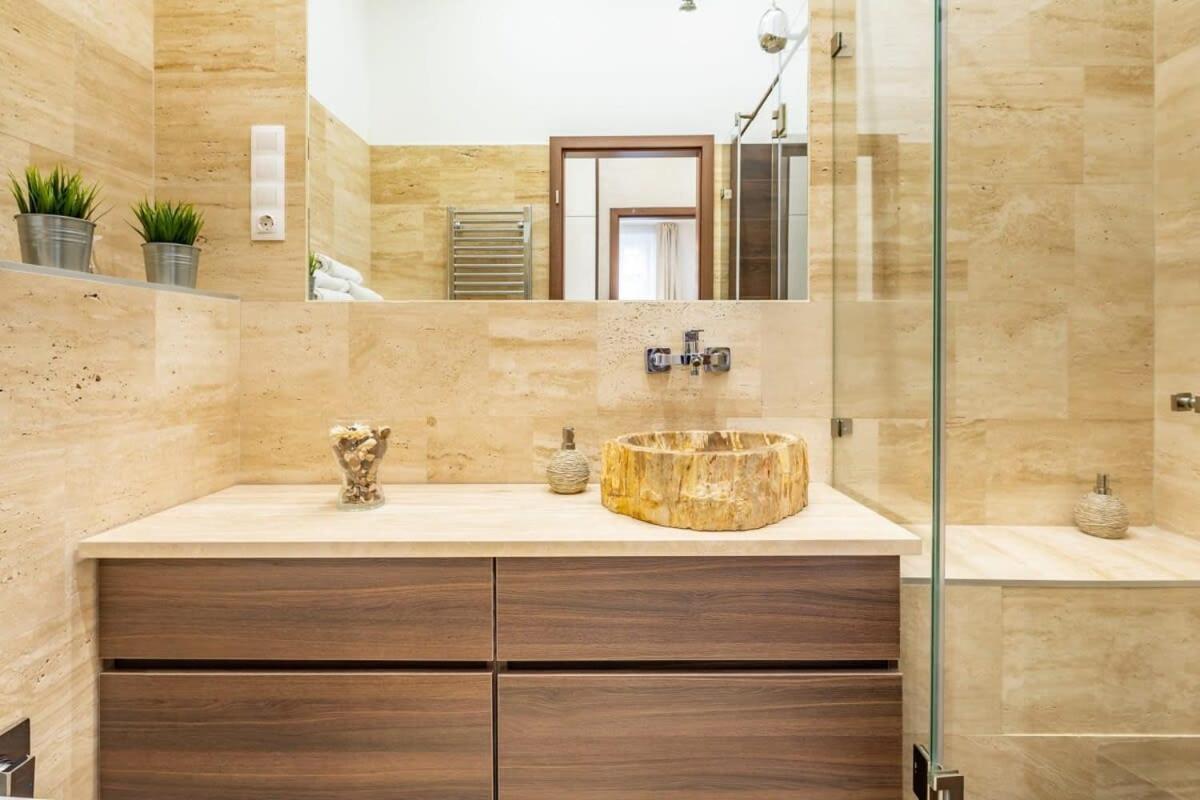 Splendid Perfectly Located Flat With Sauna Apartment Budapest Bagian luar foto