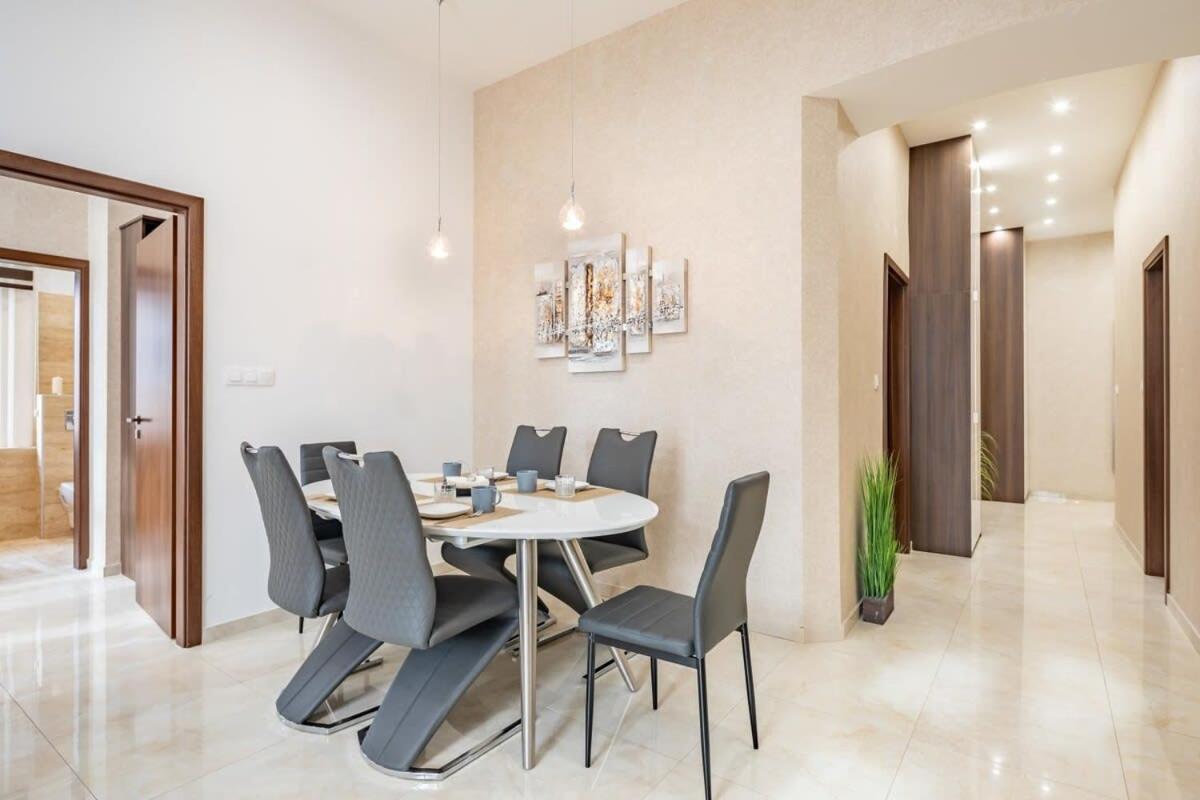 Splendid Perfectly Located Flat With Sauna Apartment Budapest Bagian luar foto