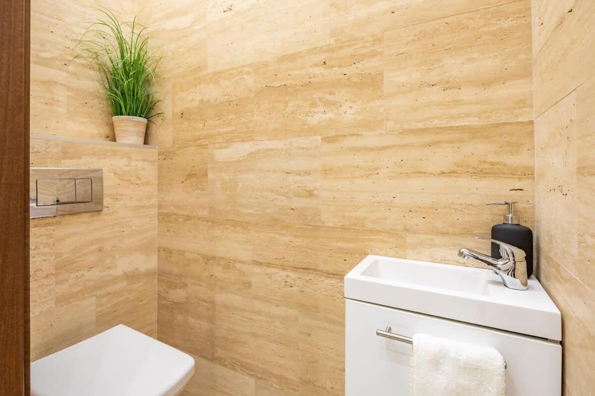 Splendid Perfectly Located Flat With Sauna Apartment Budapest Bagian luar foto