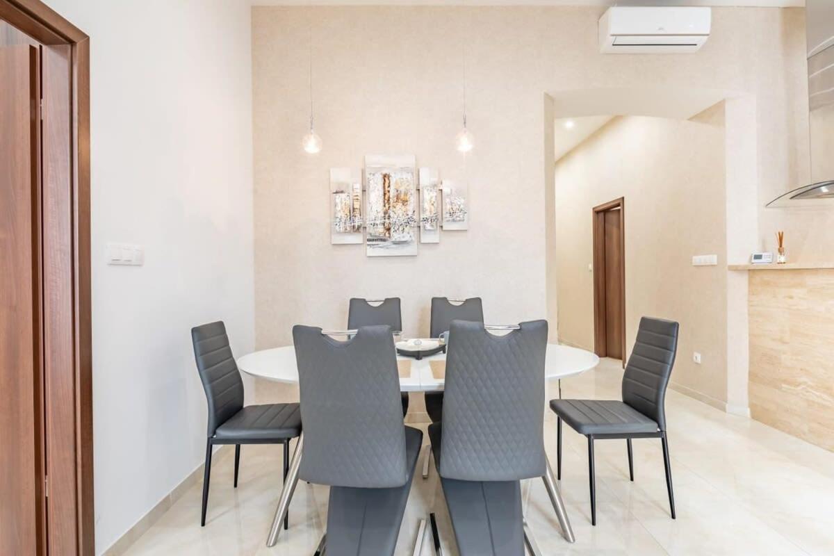 Splendid Perfectly Located Flat With Sauna Apartment Budapest Bagian luar foto
