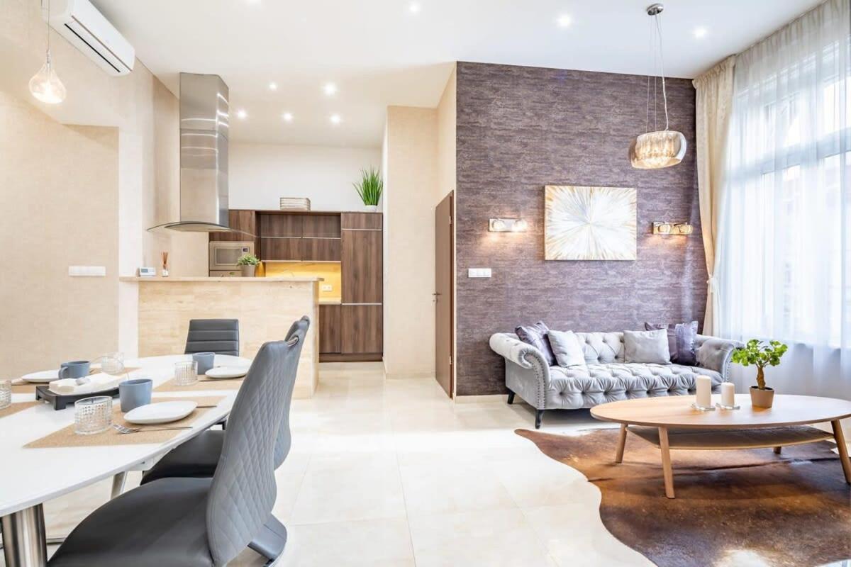Splendid Perfectly Located Flat With Sauna Apartment Budapest Bagian luar foto