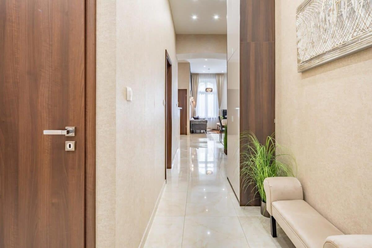 Splendid Perfectly Located Flat With Sauna Apartment Budapest Bagian luar foto