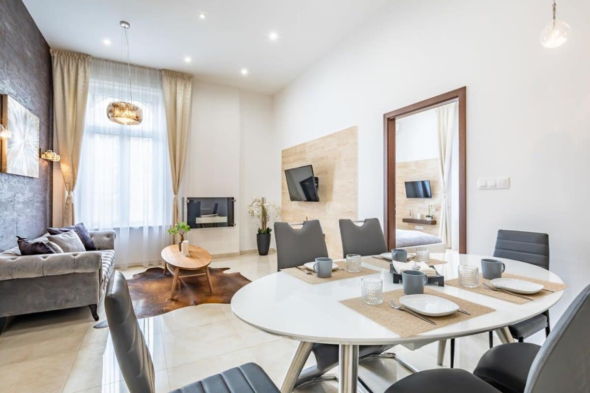 Splendid Perfectly Located Flat With Sauna Apartment Budapest Bagian luar foto